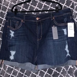 Melissa McCarthy shorts!!